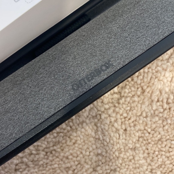 OUTERBOX IPad Series Symmetry 360 Cover - 8th generation - Picture 10 of 12